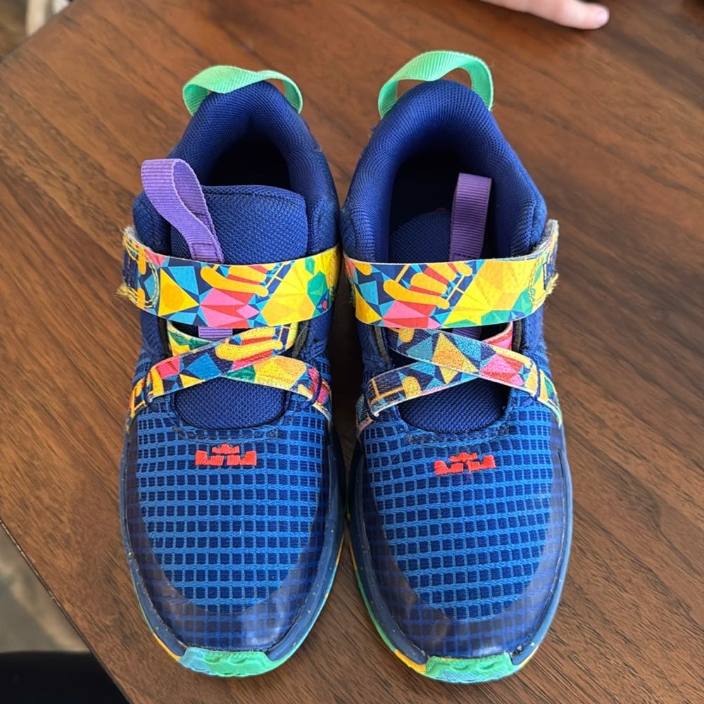 13y boys Nike shoes